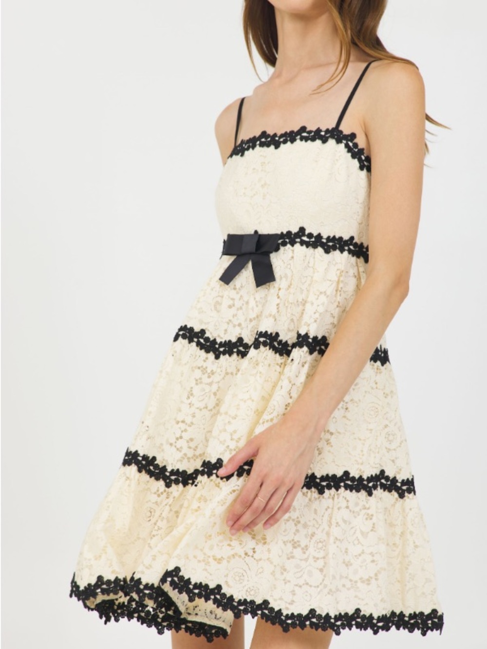 STRAPPY DRESS W/CONTRAST BOW TRIM